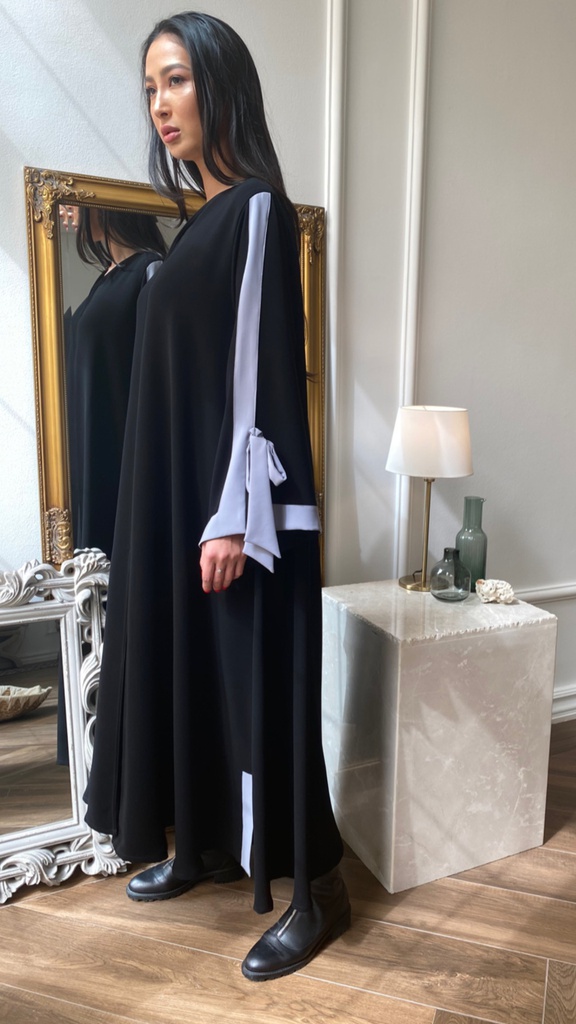 Overlapping sleeve details