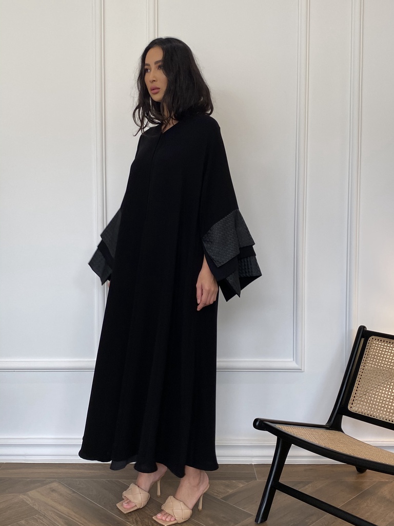 The 3 black layered sleeve