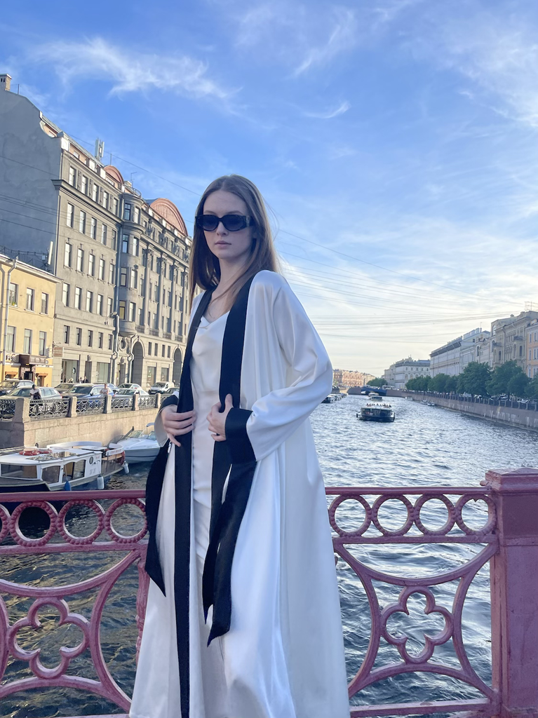 The Leila taffeta abaya