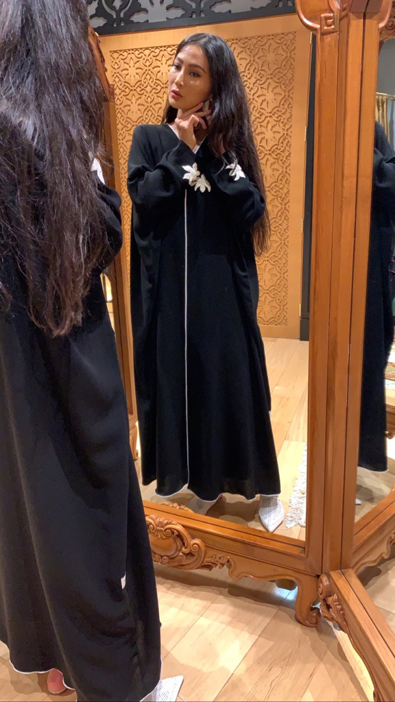 The Simple white flower (Hazm)