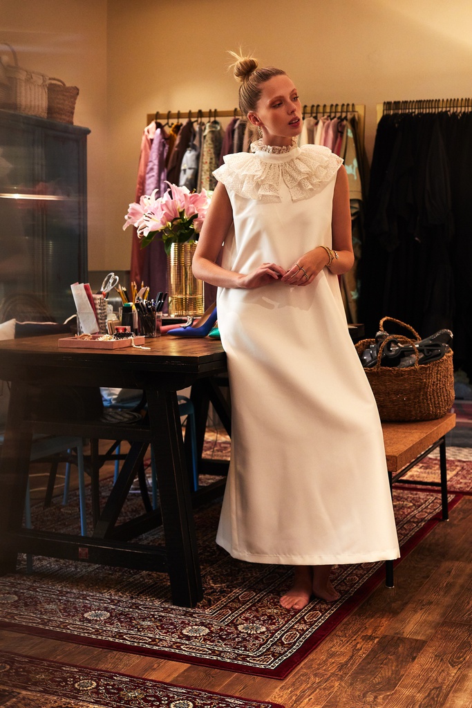 The White collar dress