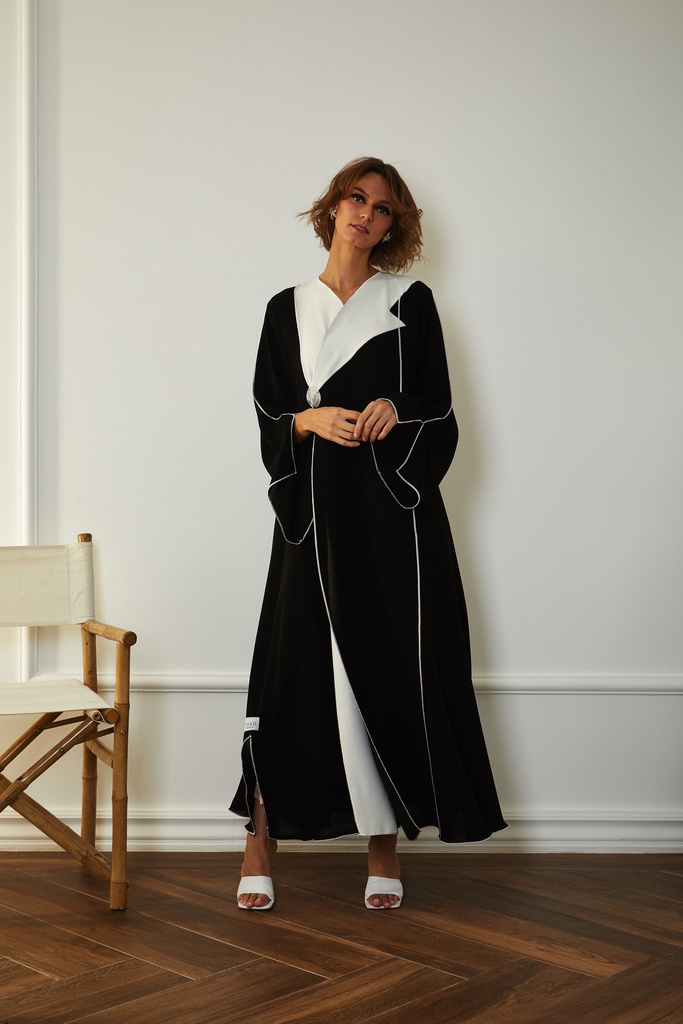 The White collar with crystal button