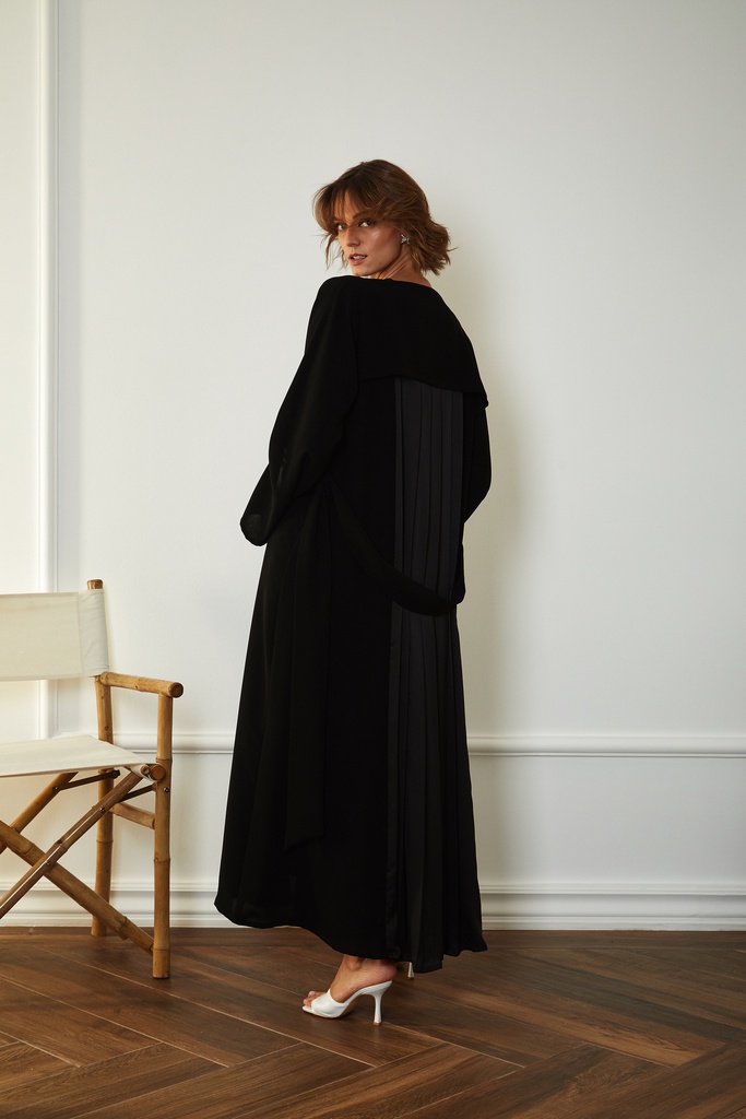 The back pleated Abaya