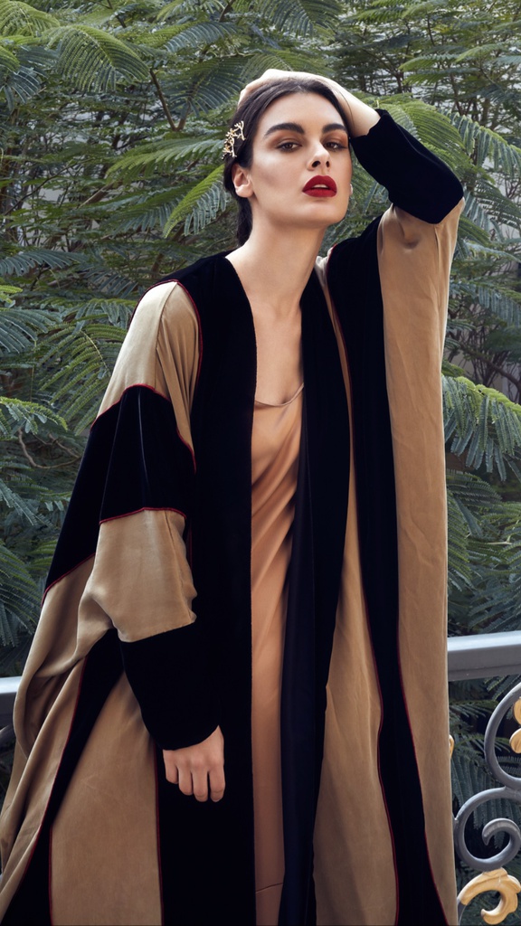 The brown silk bisht