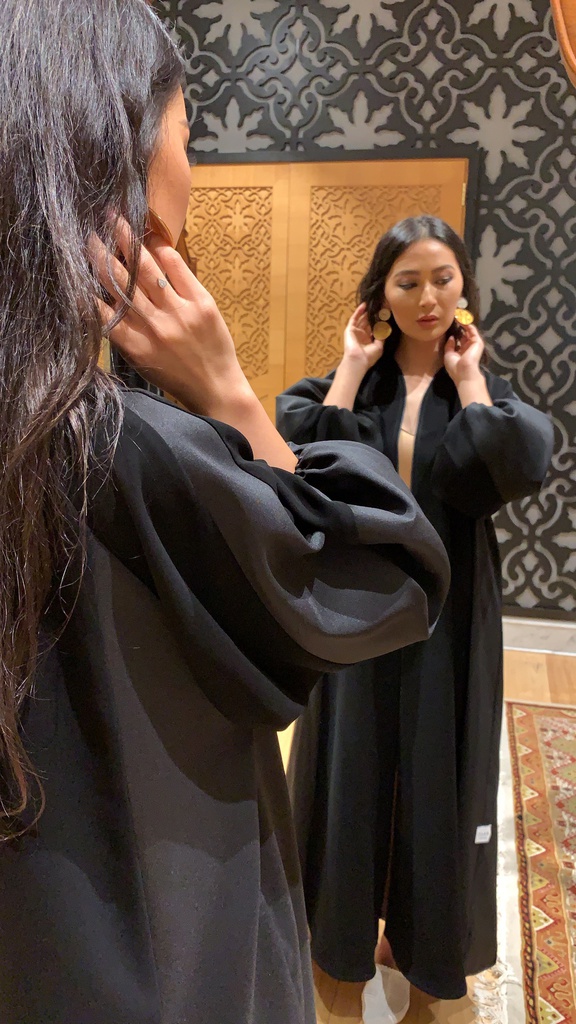 The elastic sleeves abaya