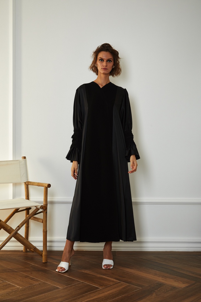 The fitted centre sleeves