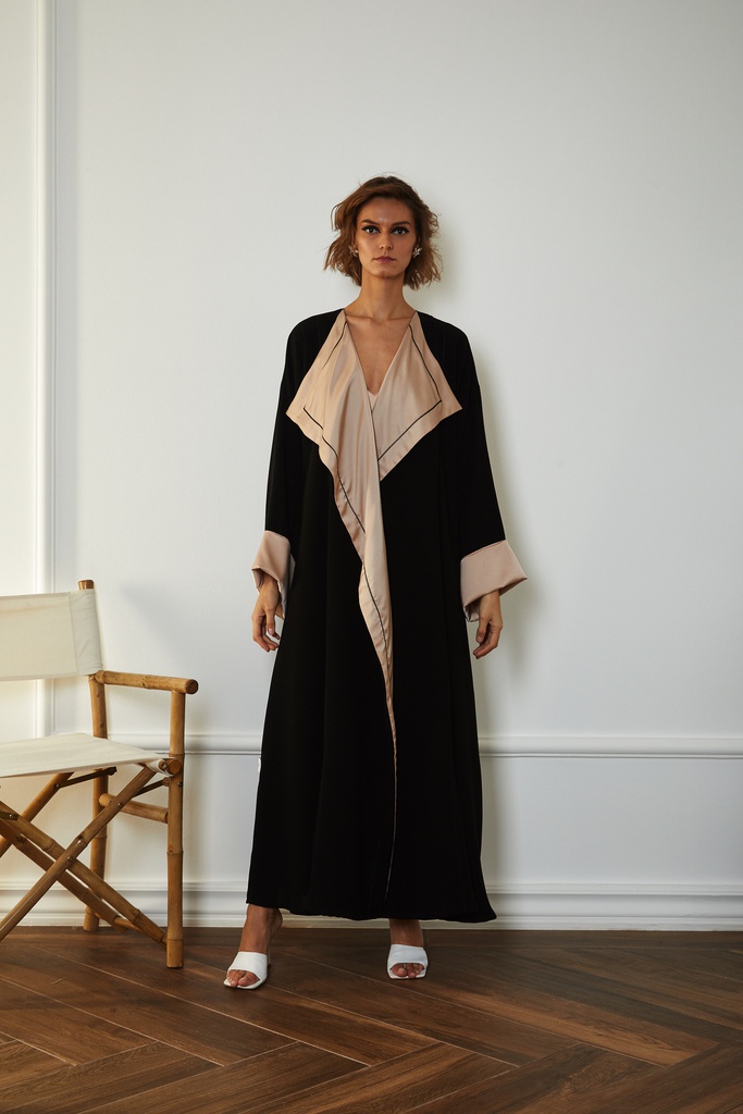 The oversized silk collar