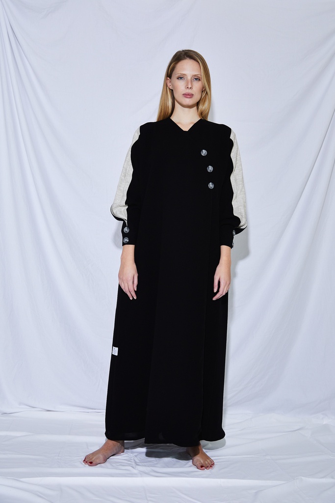 The peekaboo sleeves