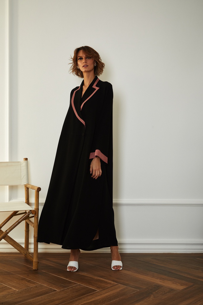 The pink detailed collar abaya