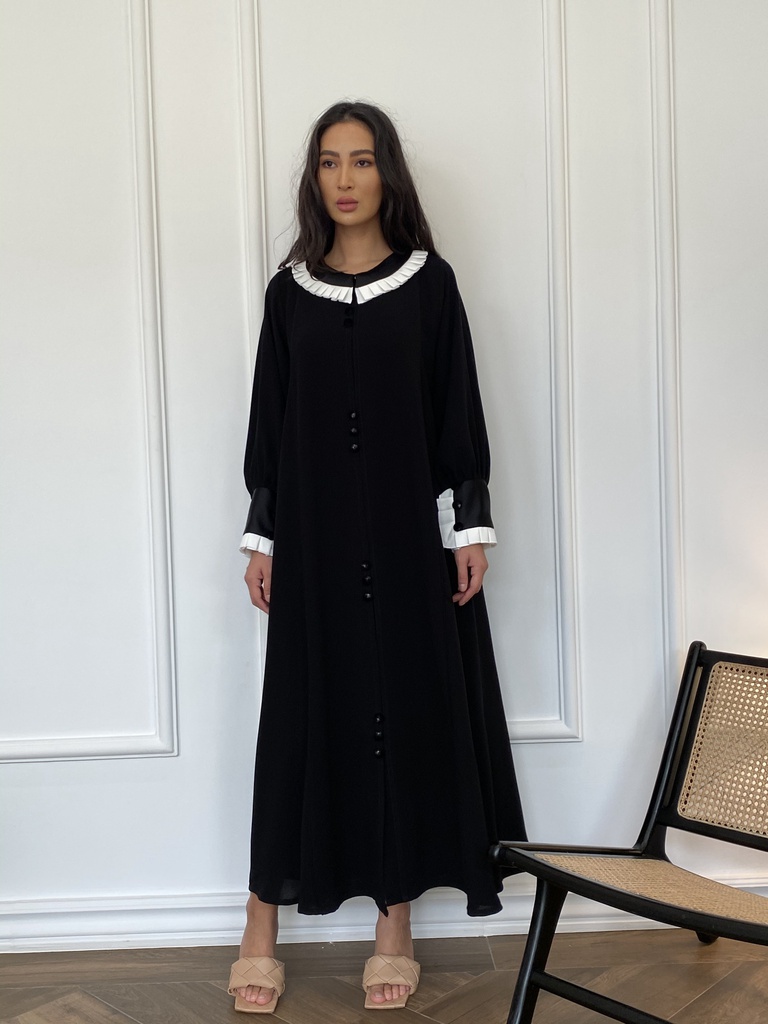 The pleated collar