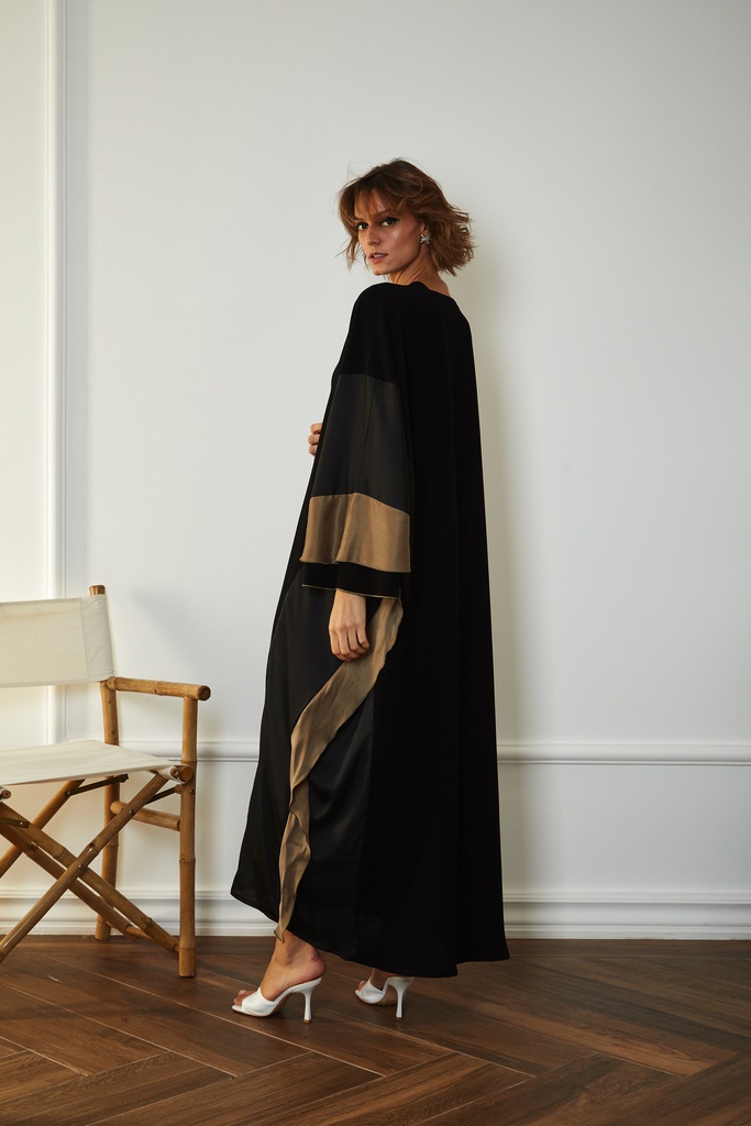 The ruffle side bisht