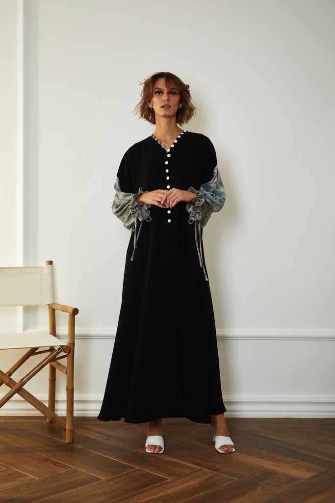The silk Sapphire sleeves