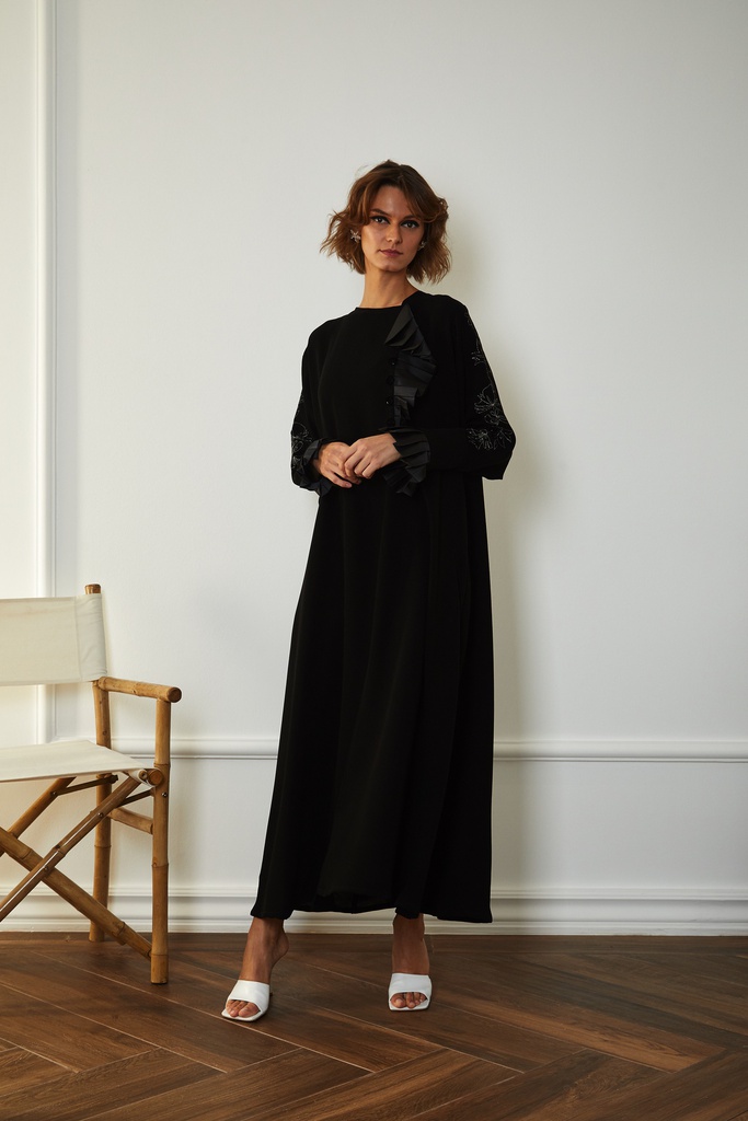 the embroidered pleated collar