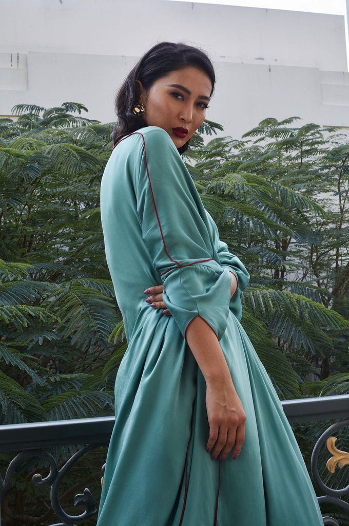 The silk double face in turquoise green