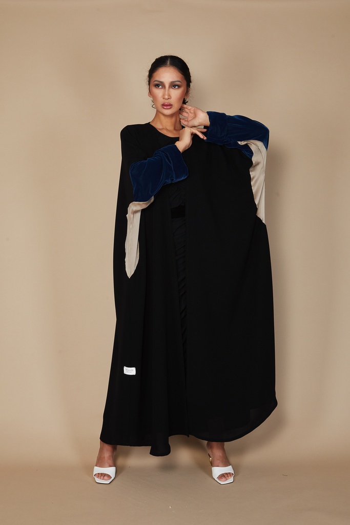 Blue velvet sleeve with silk details